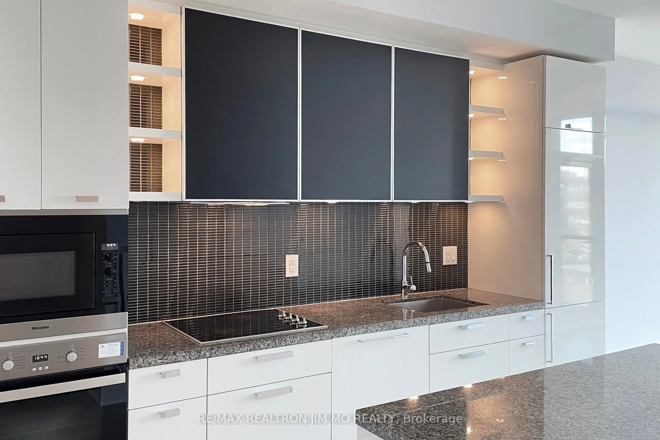 32 Davenport Road, #1706