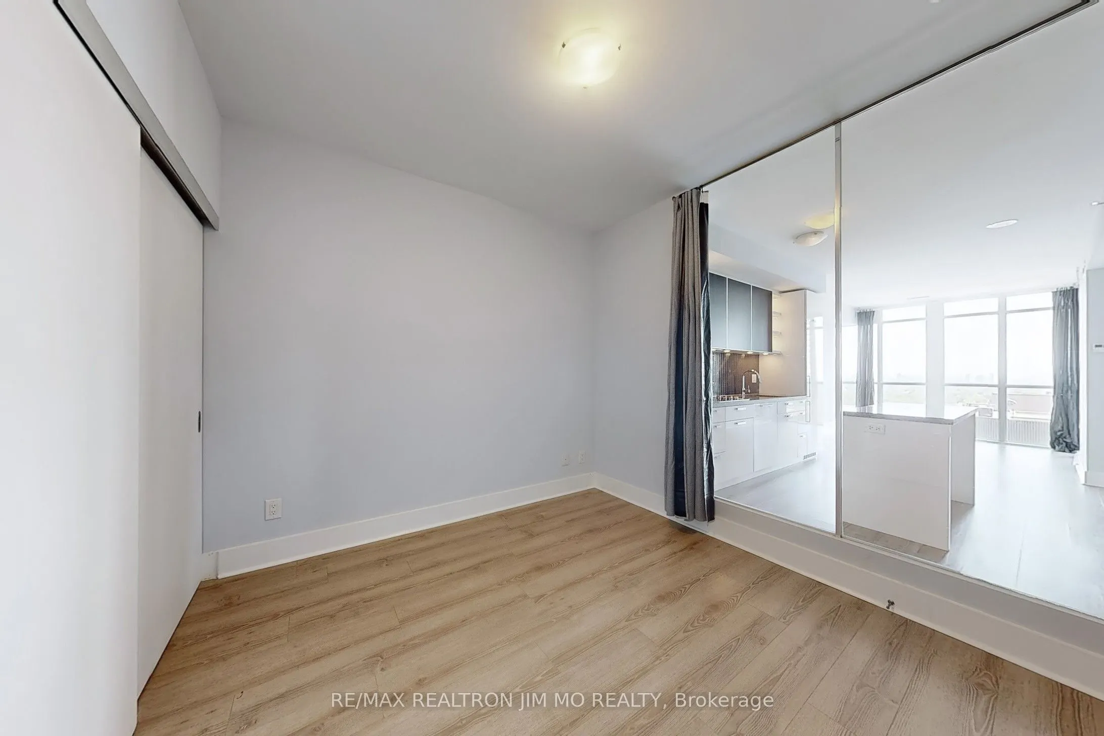 32 Davenport Road, #1706