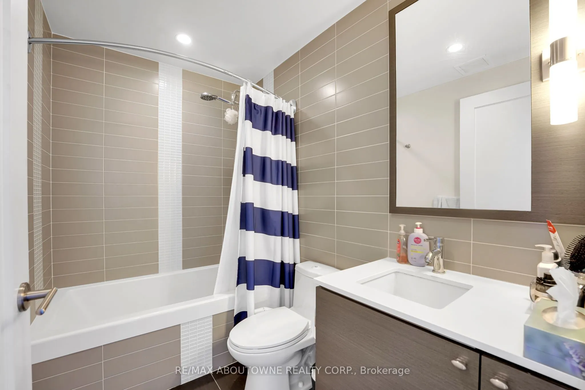 55 Front Street E, #904