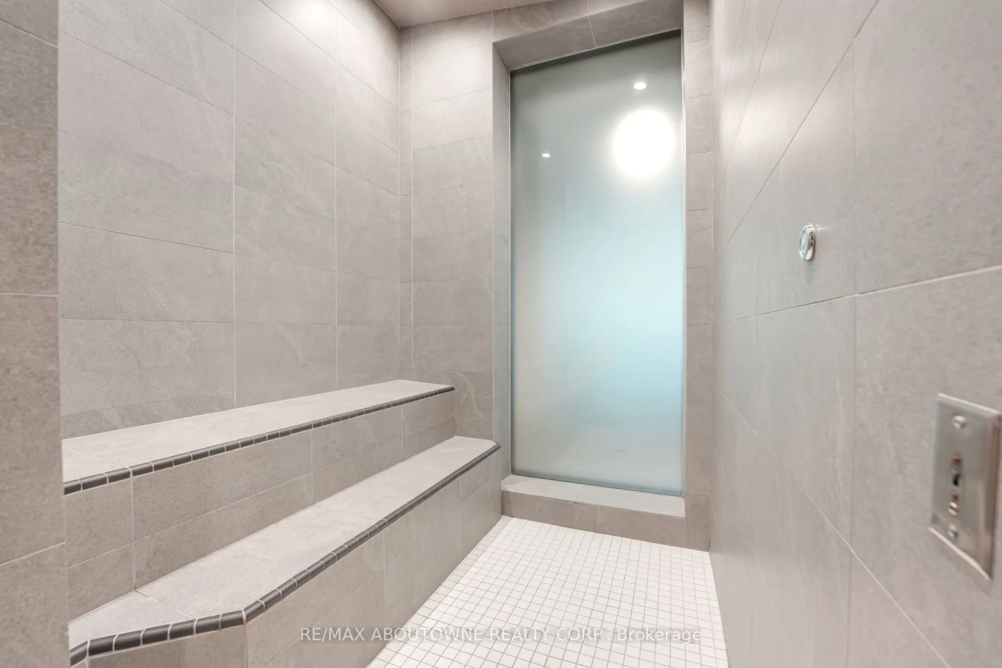 55 Front Street E, #904