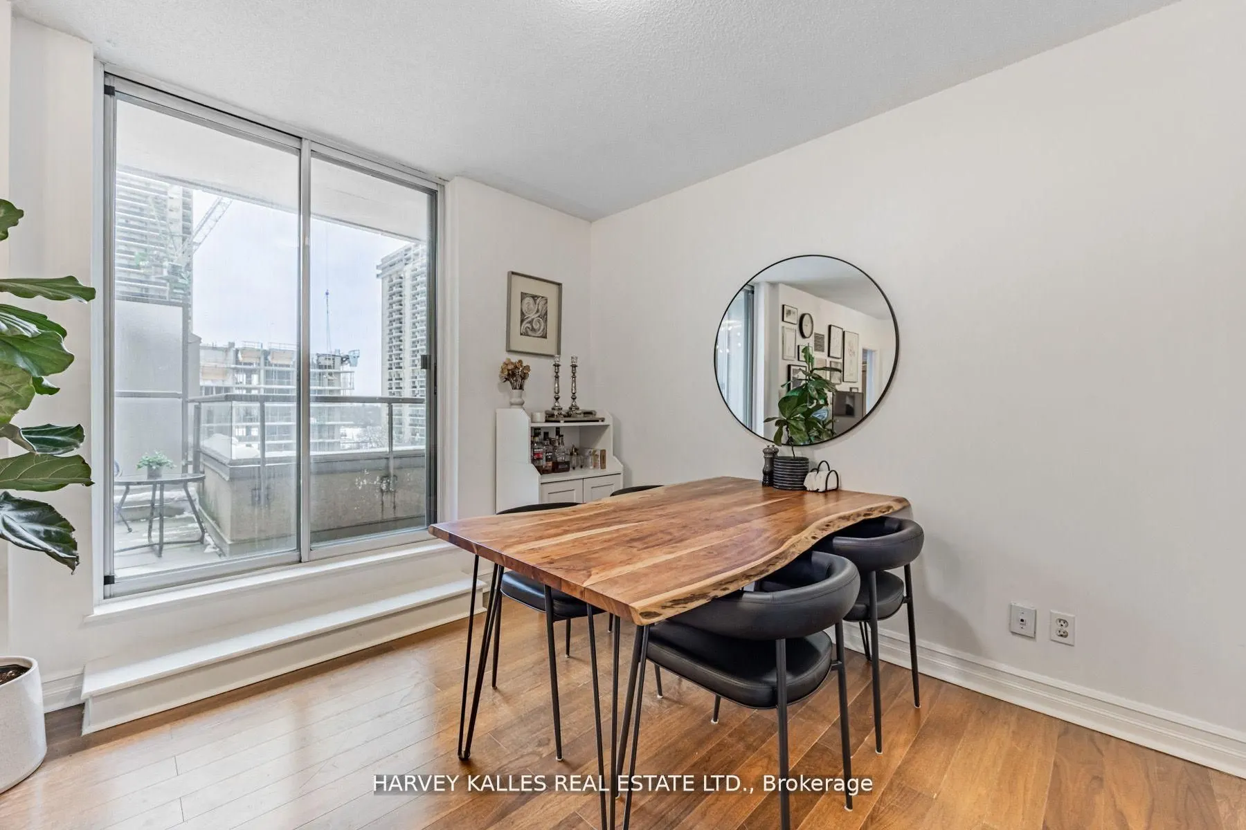 5 Rosehill Avenue, #910