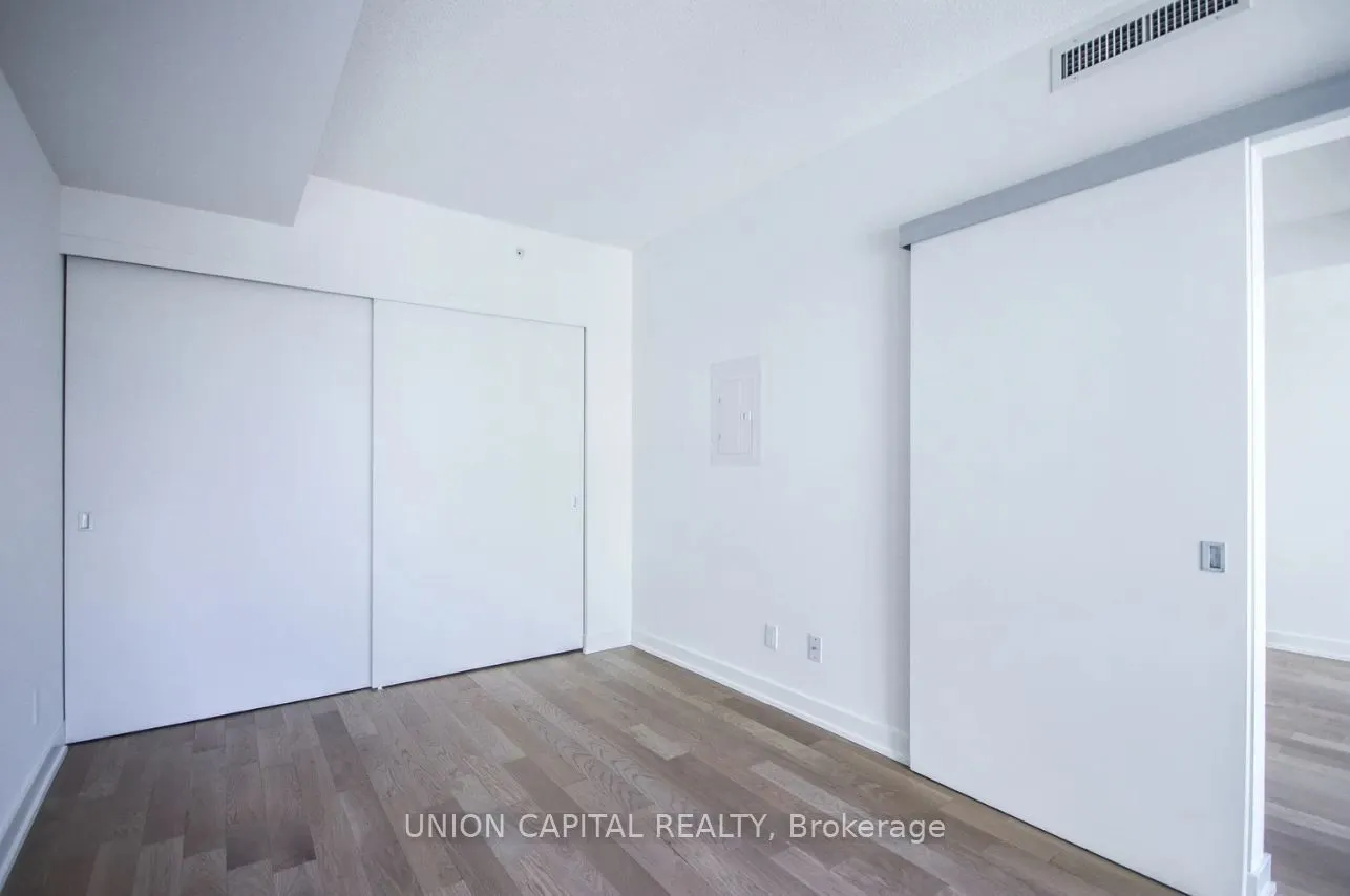 25 Richmond Street E, #1607