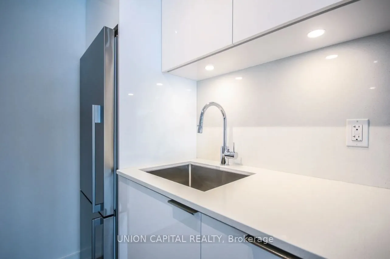 25 Richmond Street E, #1607