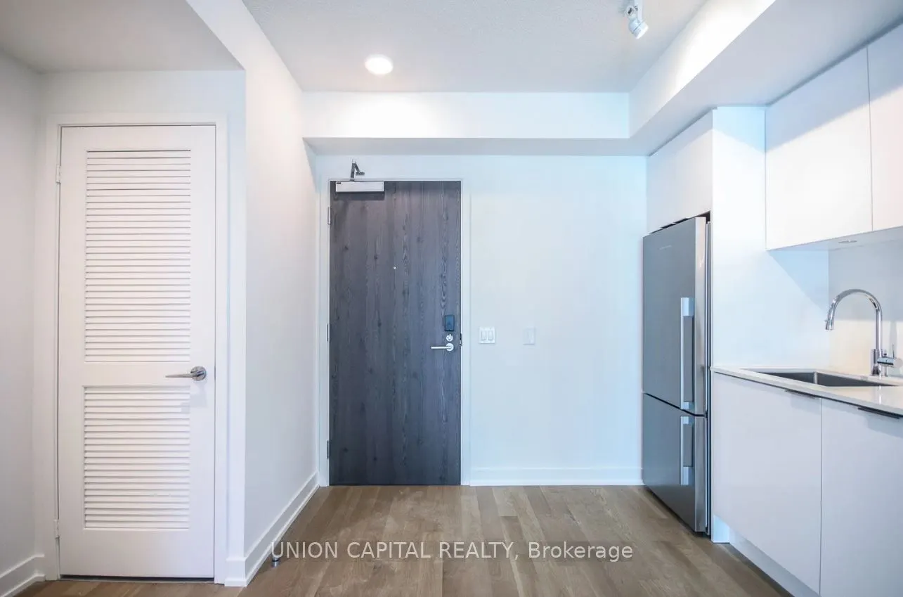 25 Richmond Street E, #1607