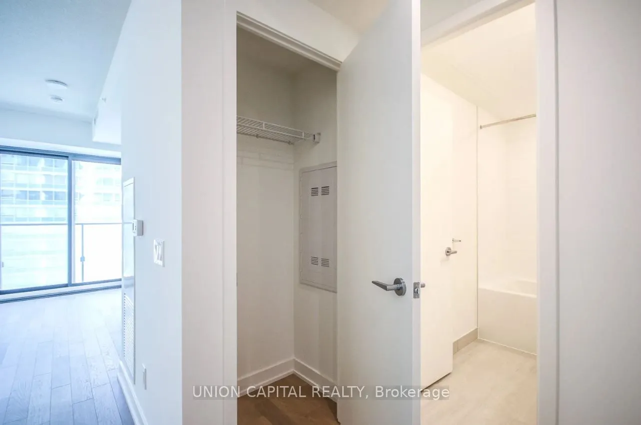 25 Richmond Street E, #1607