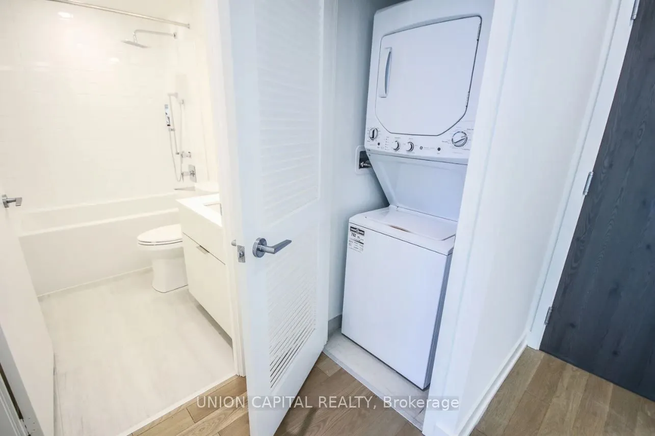 25 Richmond Street E, #1607