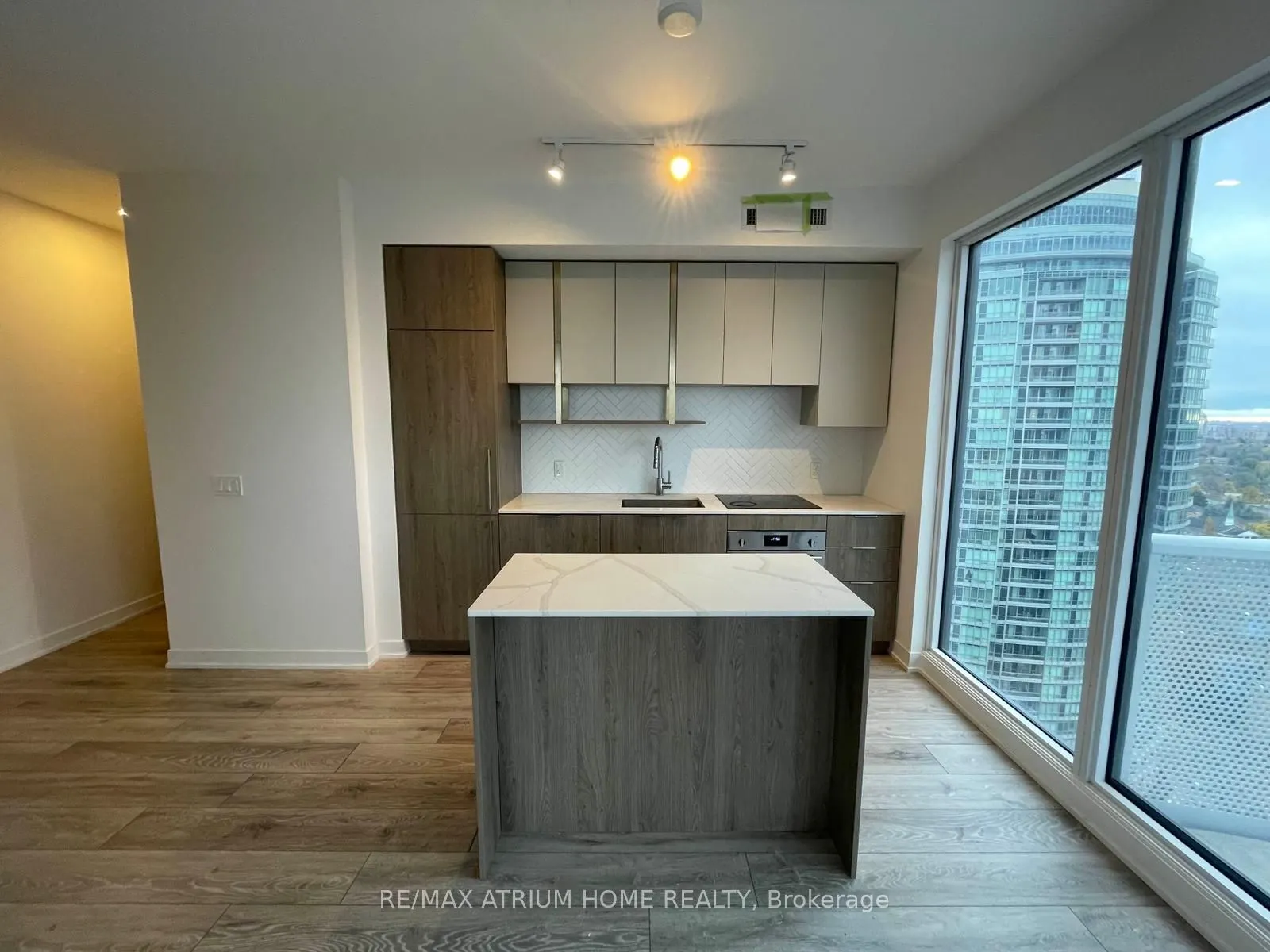 15 Holmes Avenue, #1902