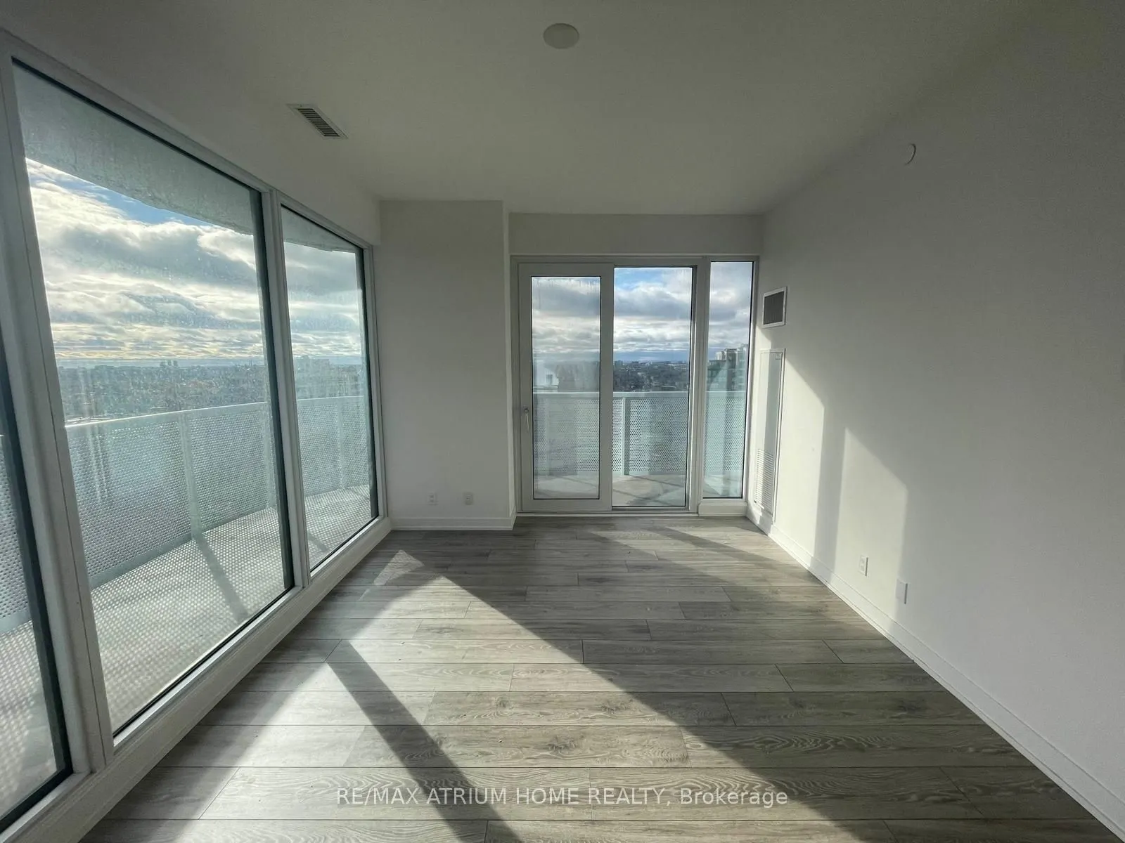 15 Holmes Avenue, #1902