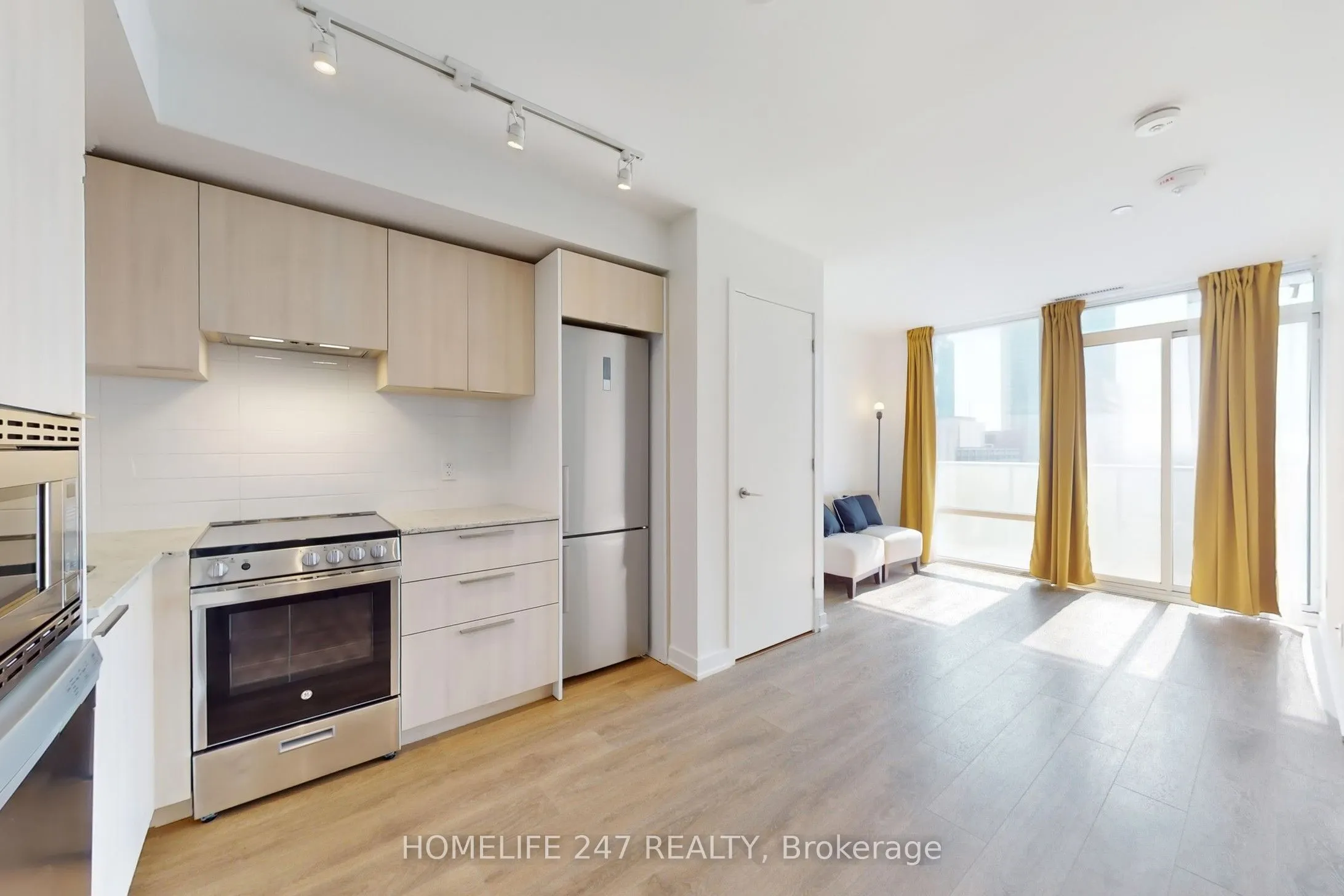 501 Yonge Street, #2701