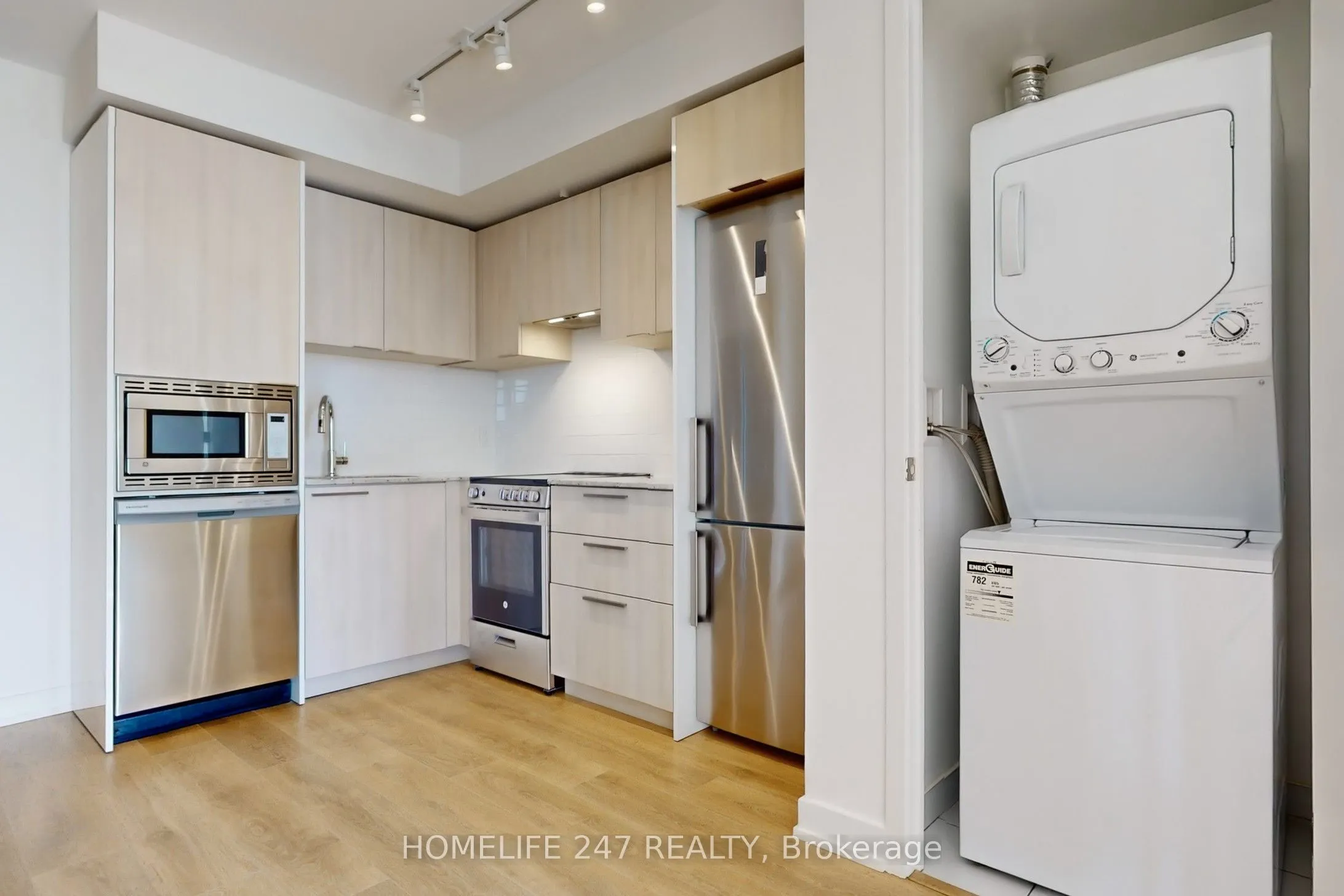 501 Yonge Street, #2701