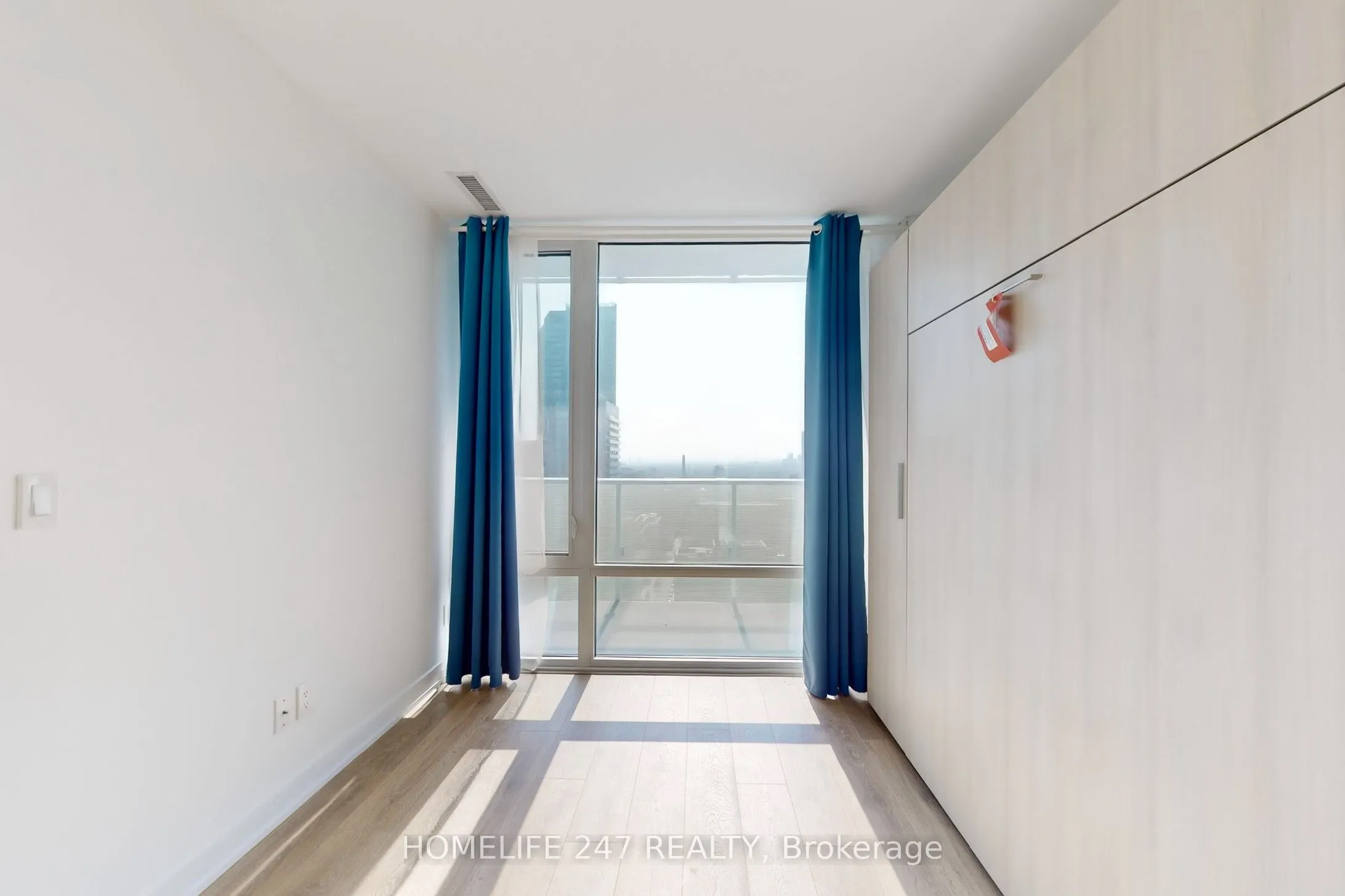 501 Yonge Street, #2701