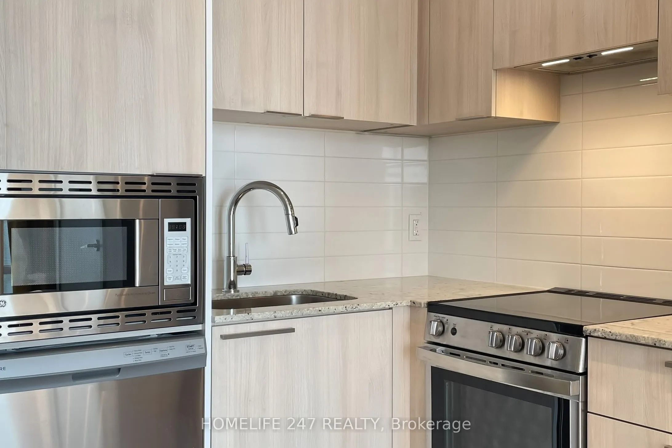 501 Yonge Street, #2701