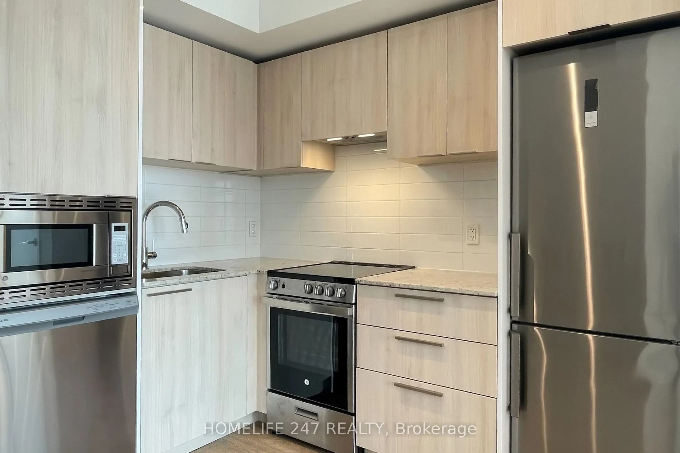 501 Yonge Street, #2701