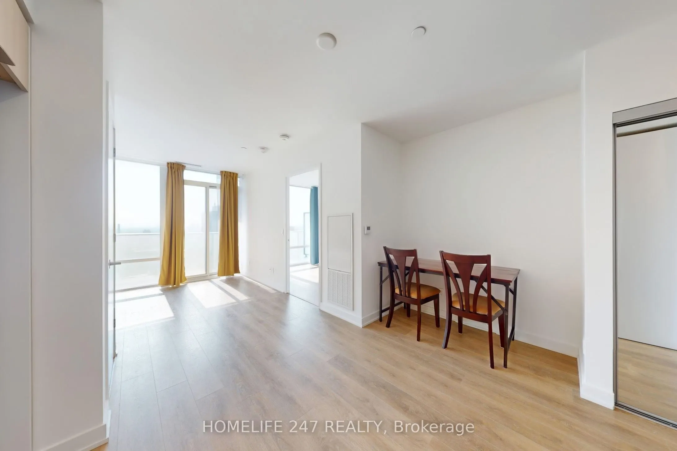 501 Yonge Street, #2701