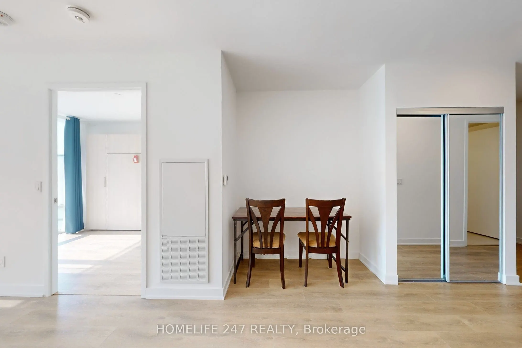 501 Yonge Street, #2701