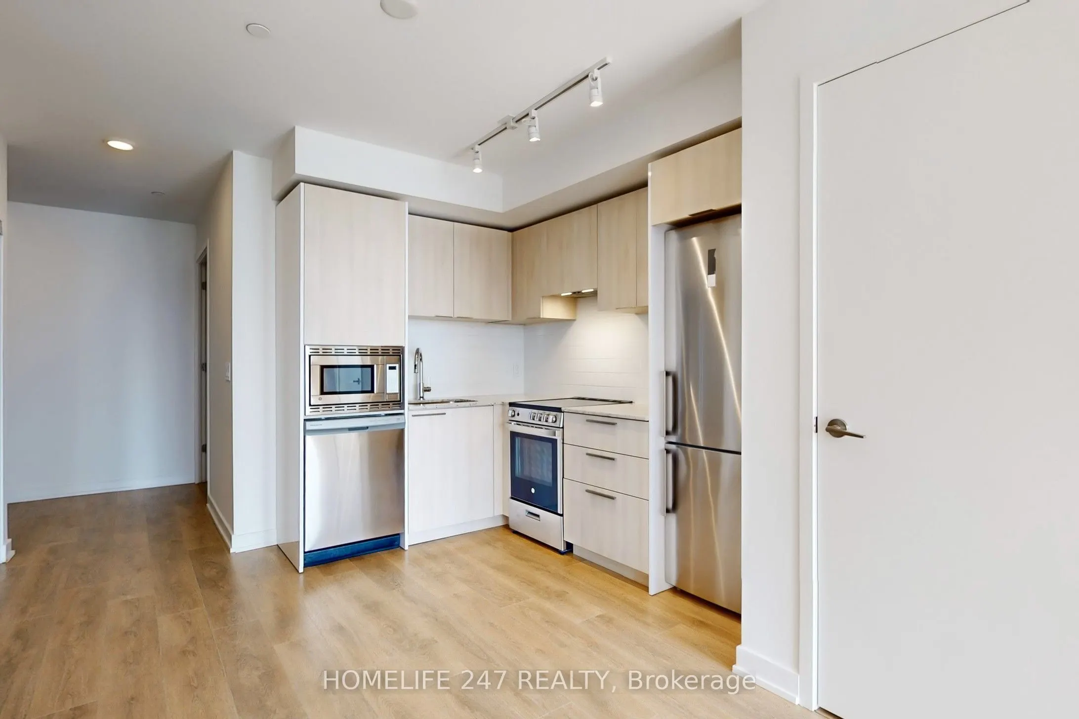501 Yonge Street, #2701
