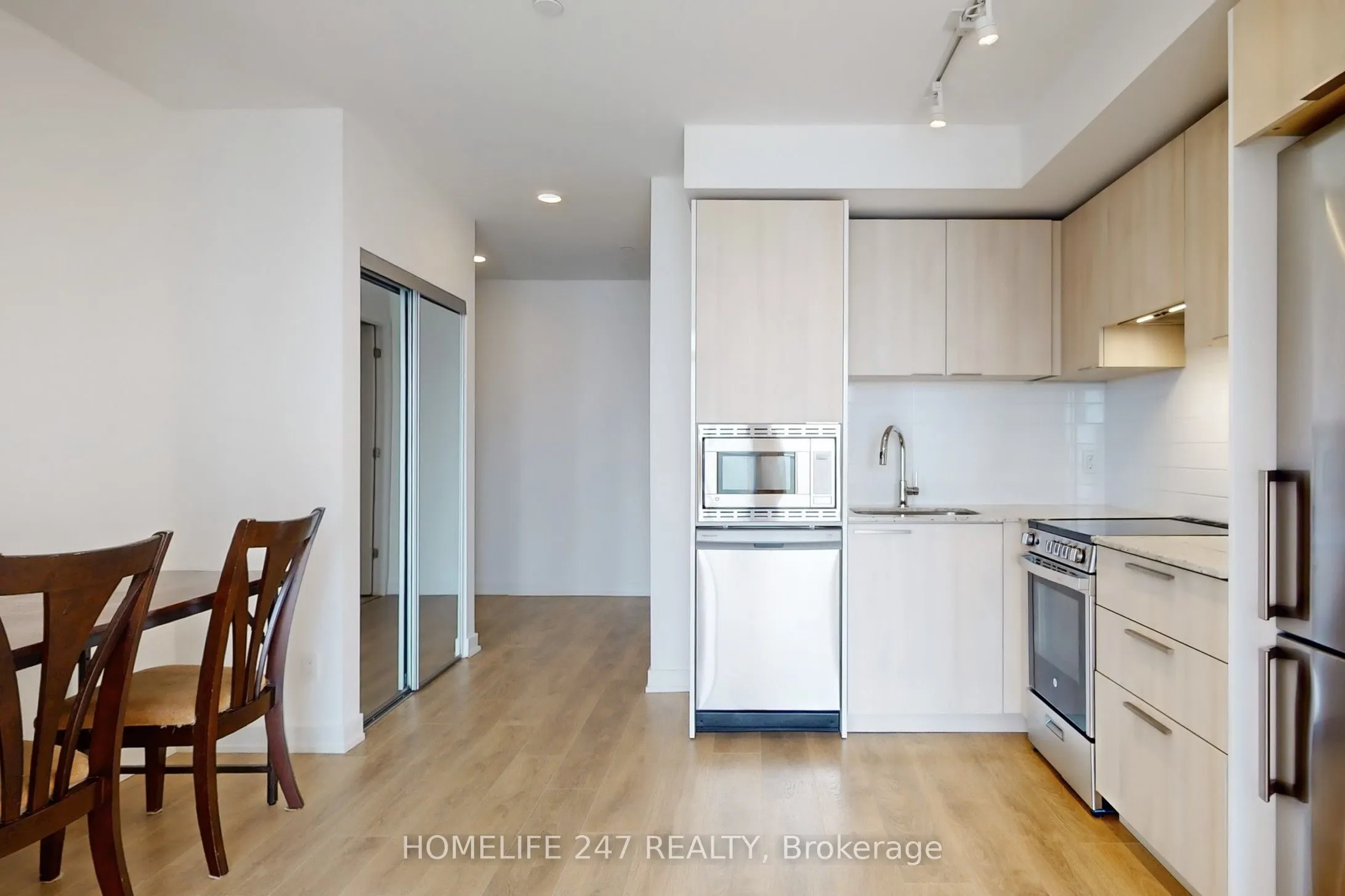 501 Yonge Street, #2701