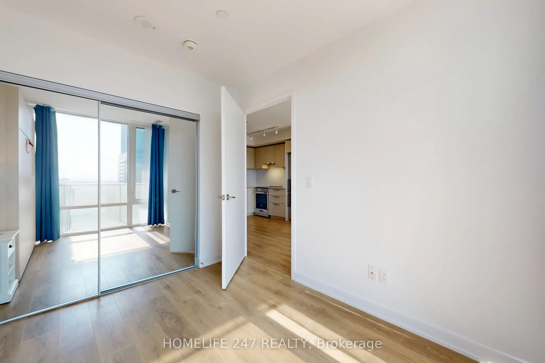 501 Yonge Street, #2701