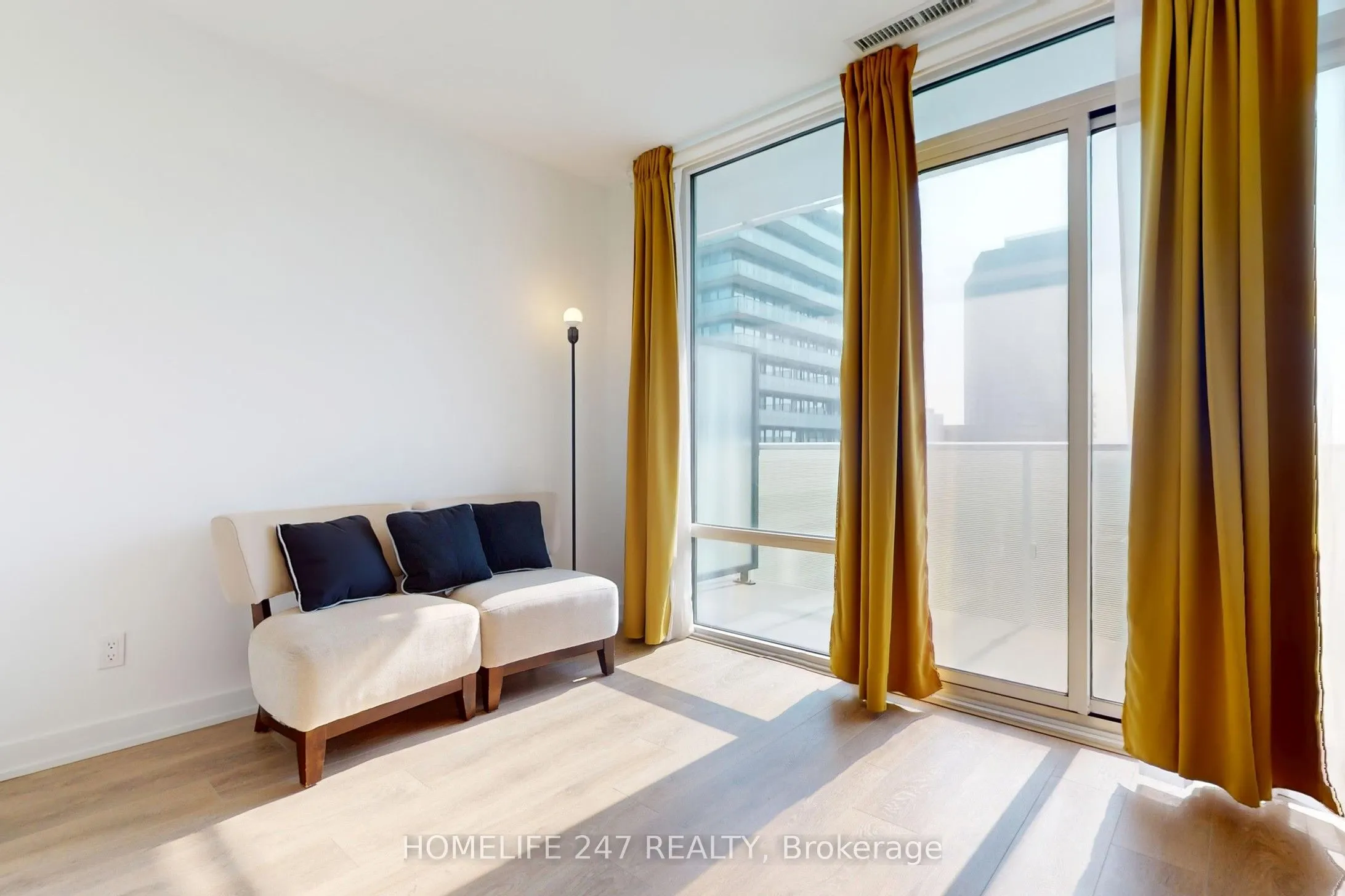 501 Yonge Street, #2701