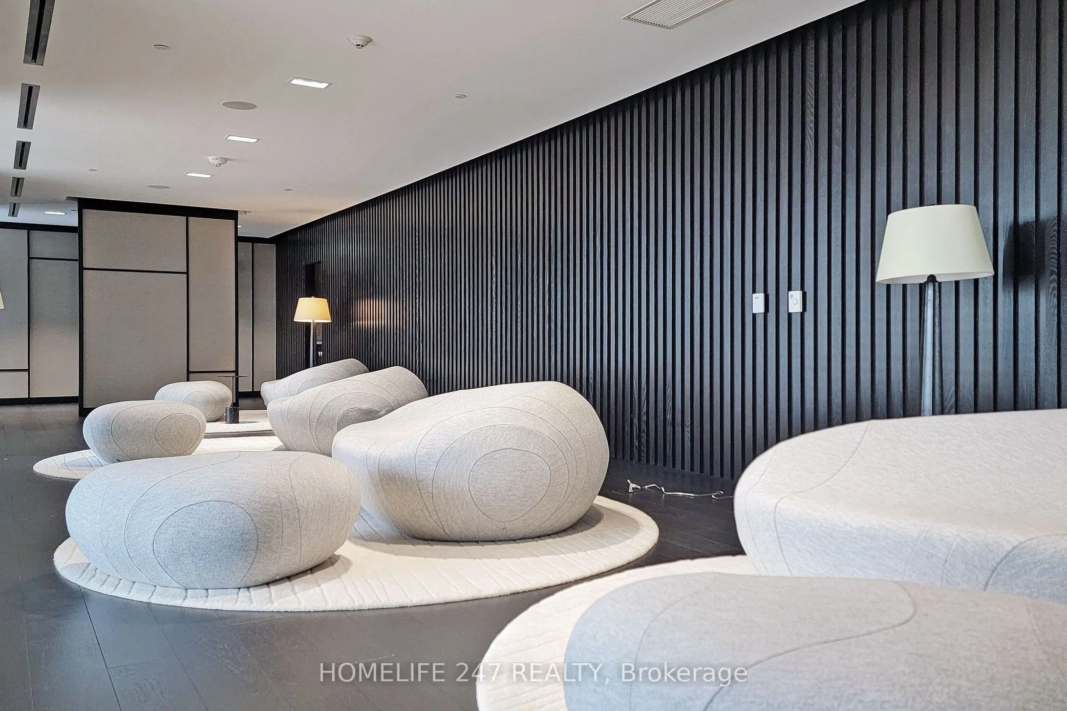 501 Yonge Street, #2701
