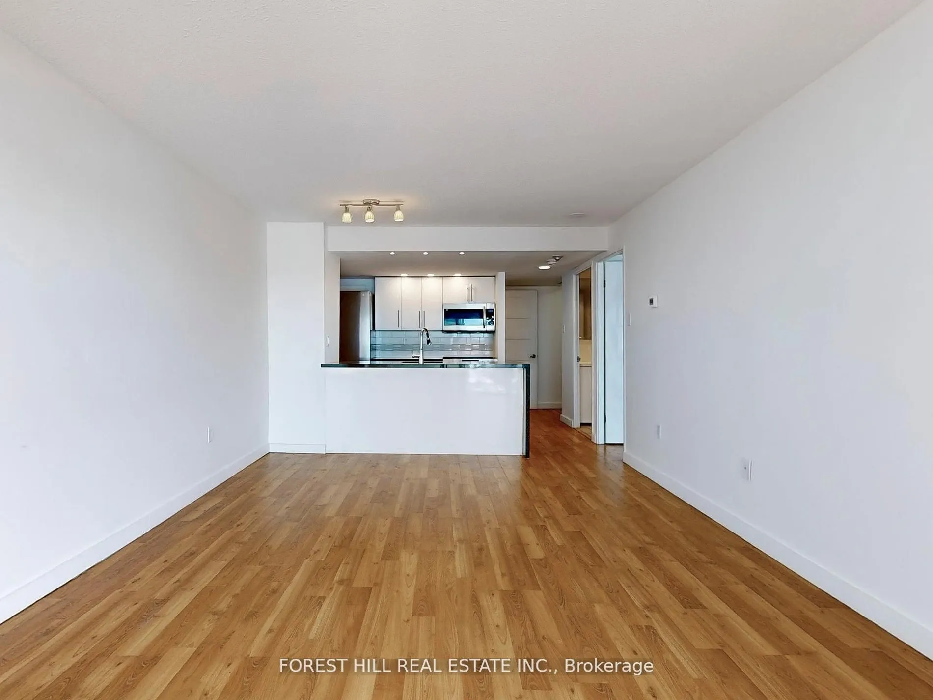 725 King Street W, #901