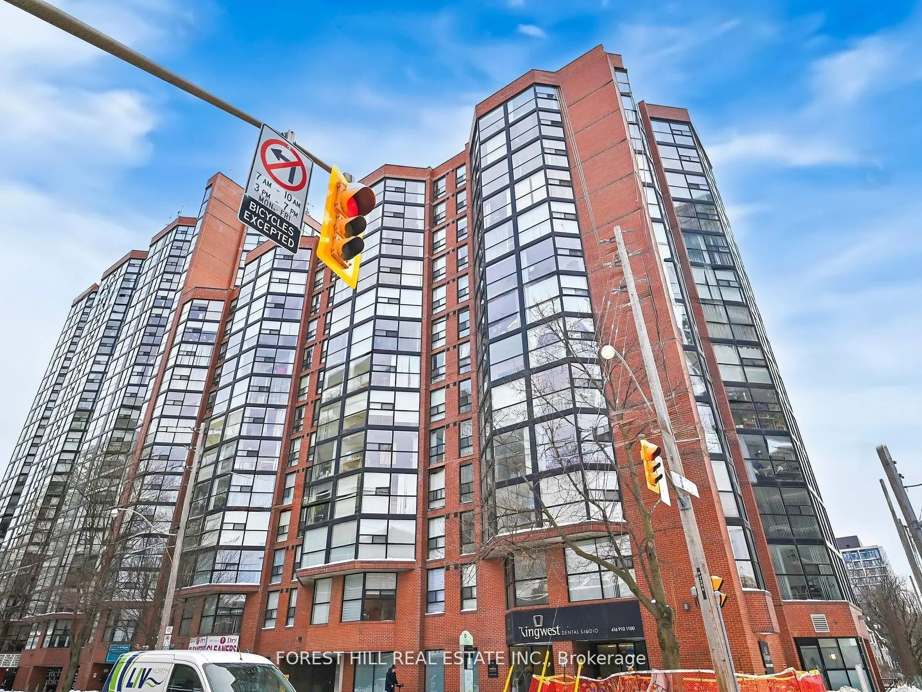 725 King Street W, #901