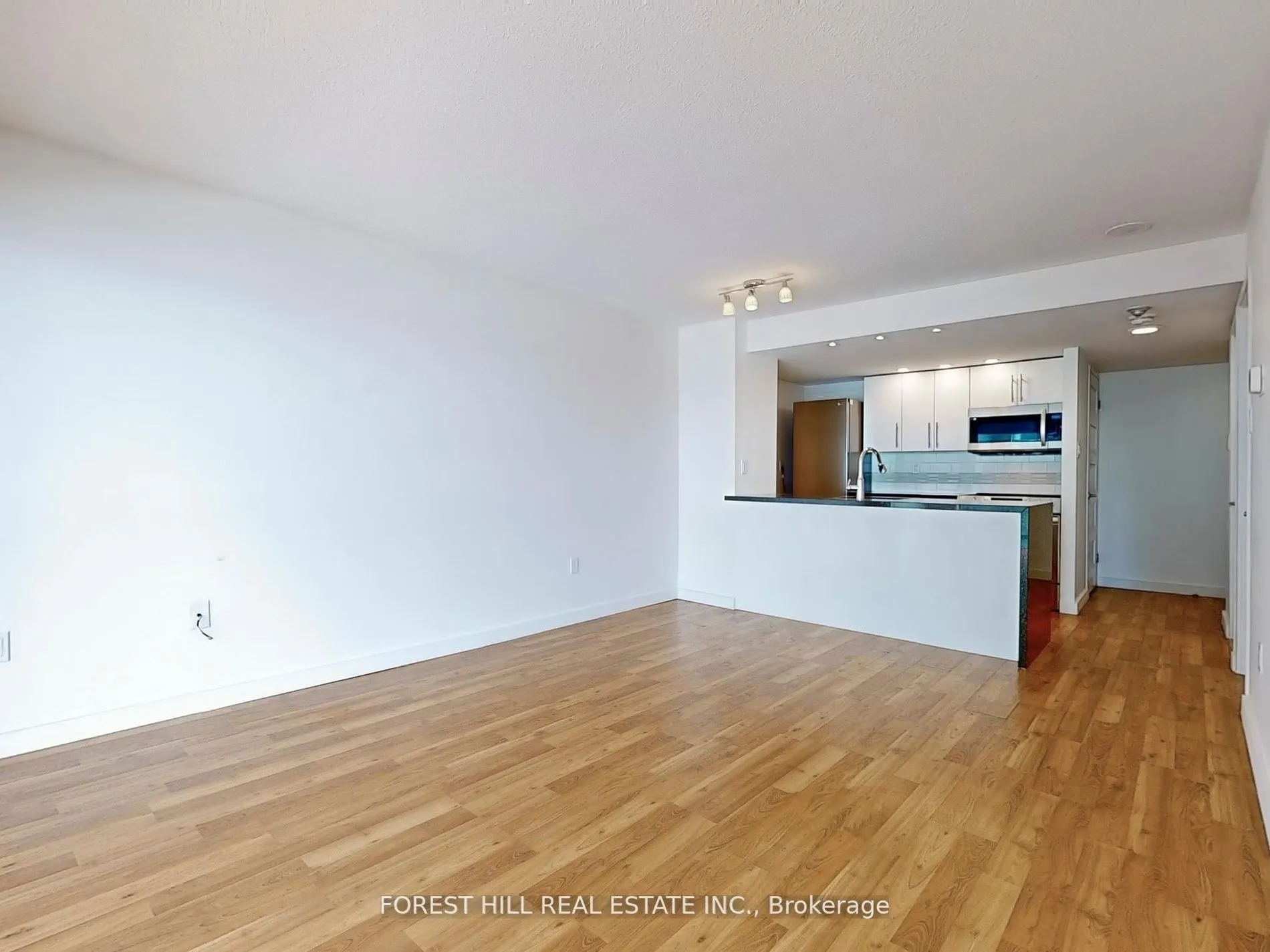725 King Street W, #901