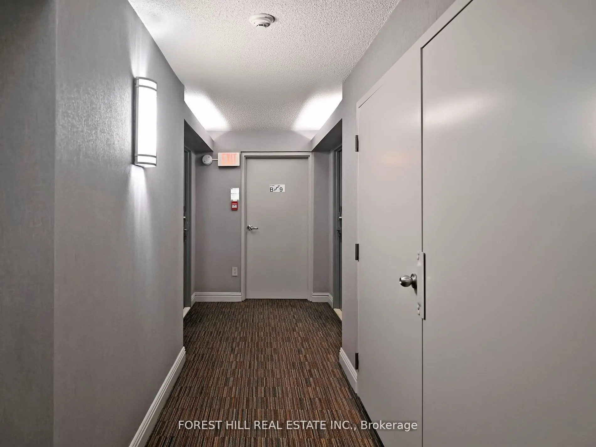 725 King Street W, #901