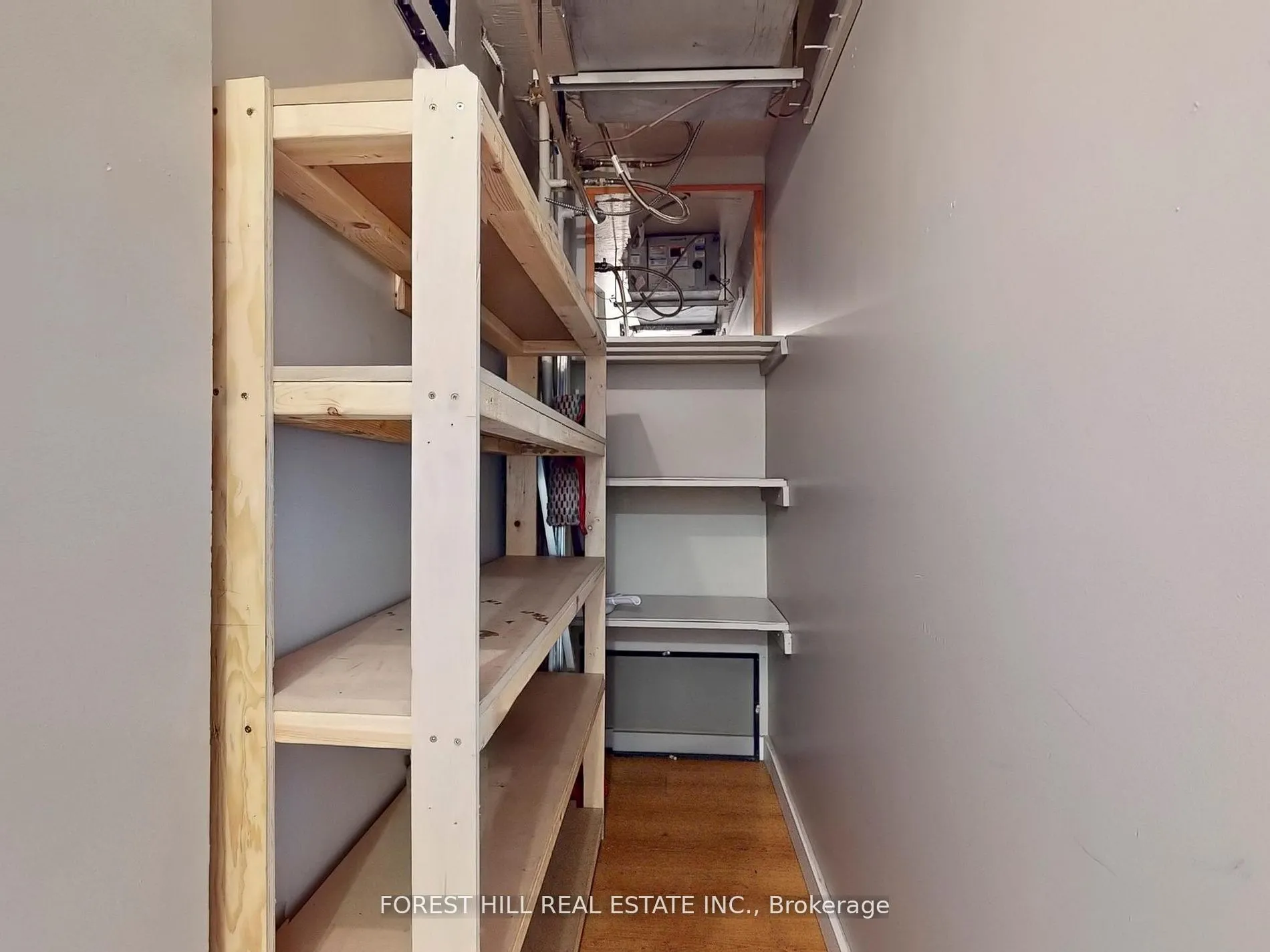 725 King Street W, #901