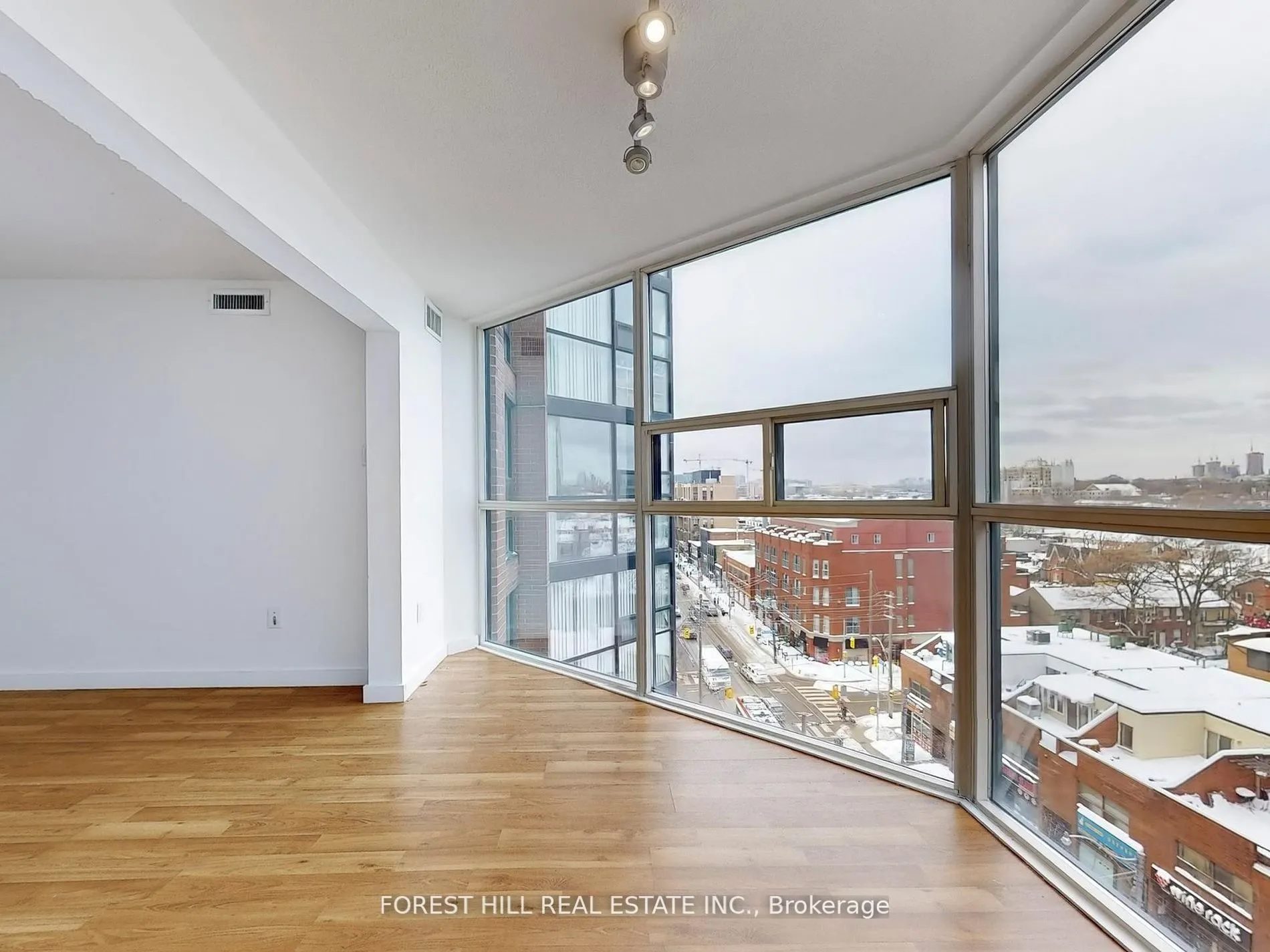 725 King Street W, #901