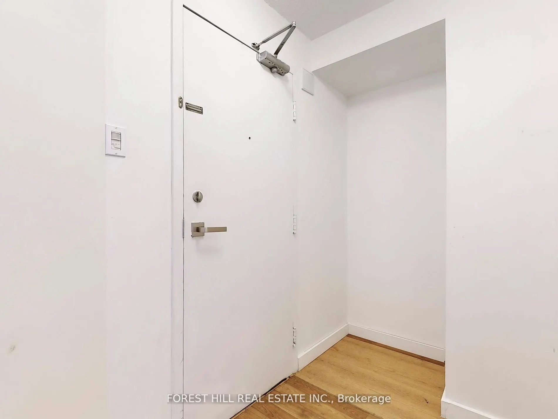725 King Street W, #901