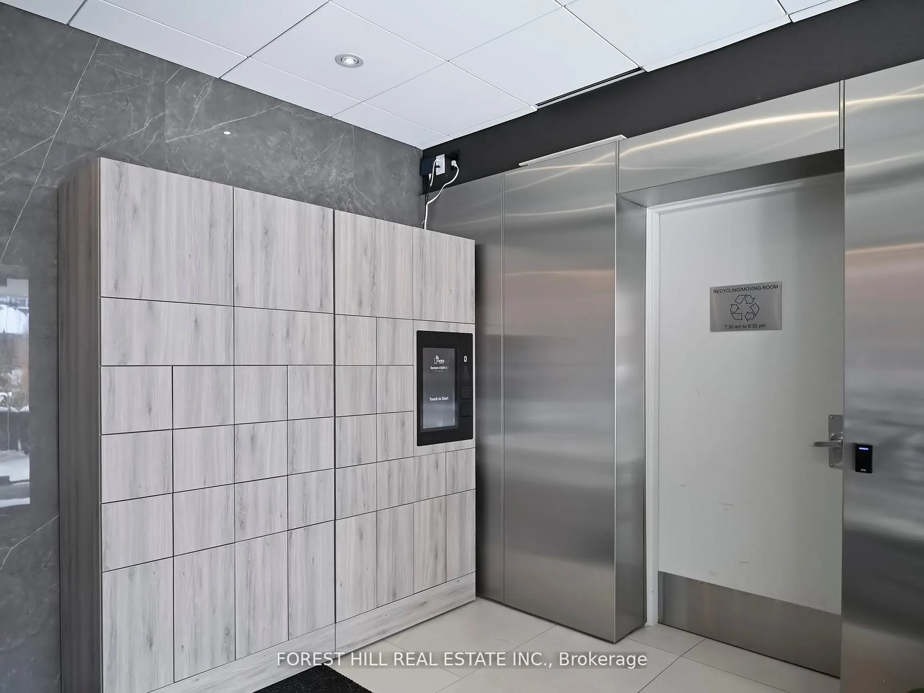 725 King Street W, #901