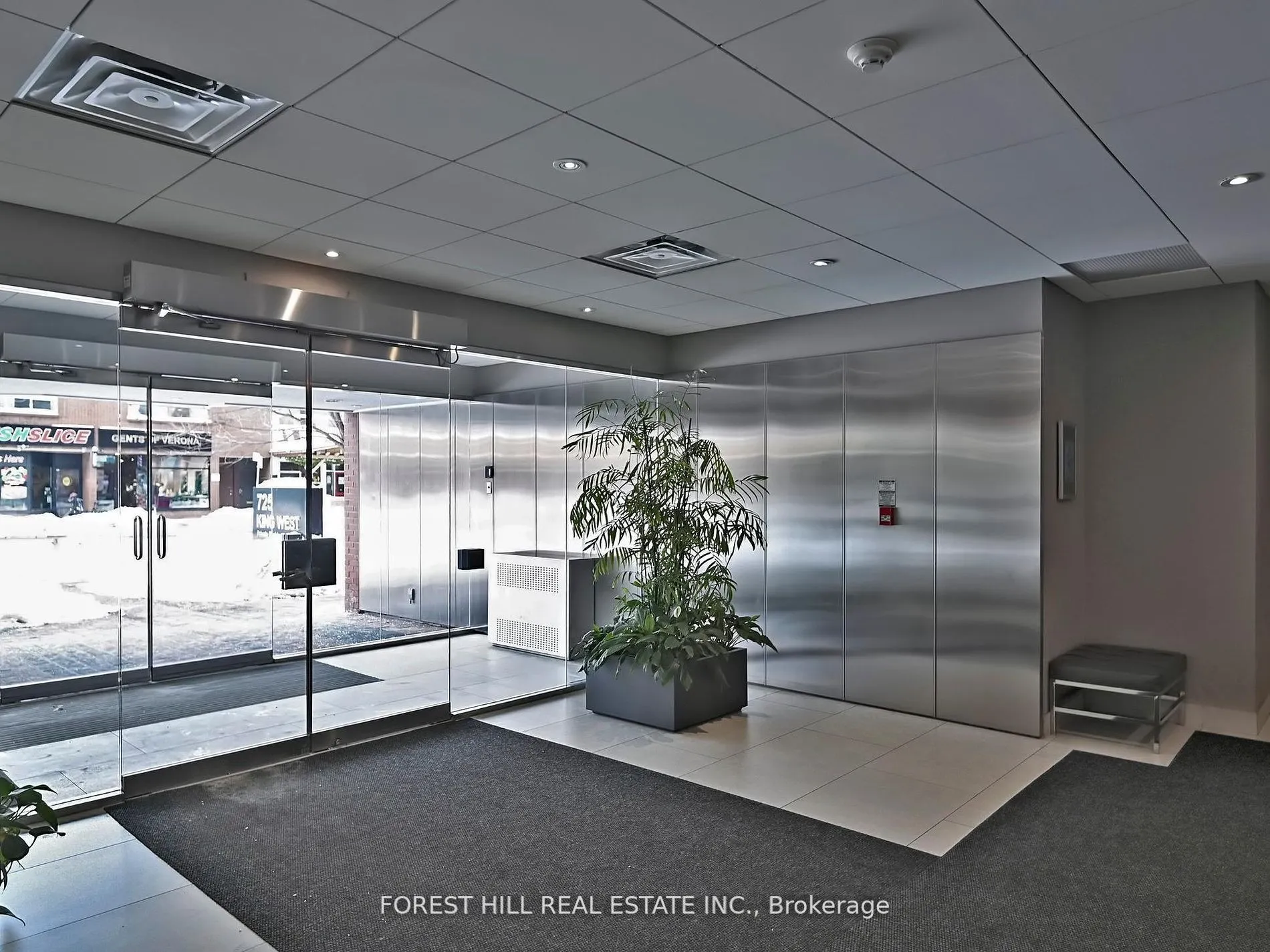 725 King Street W, #901