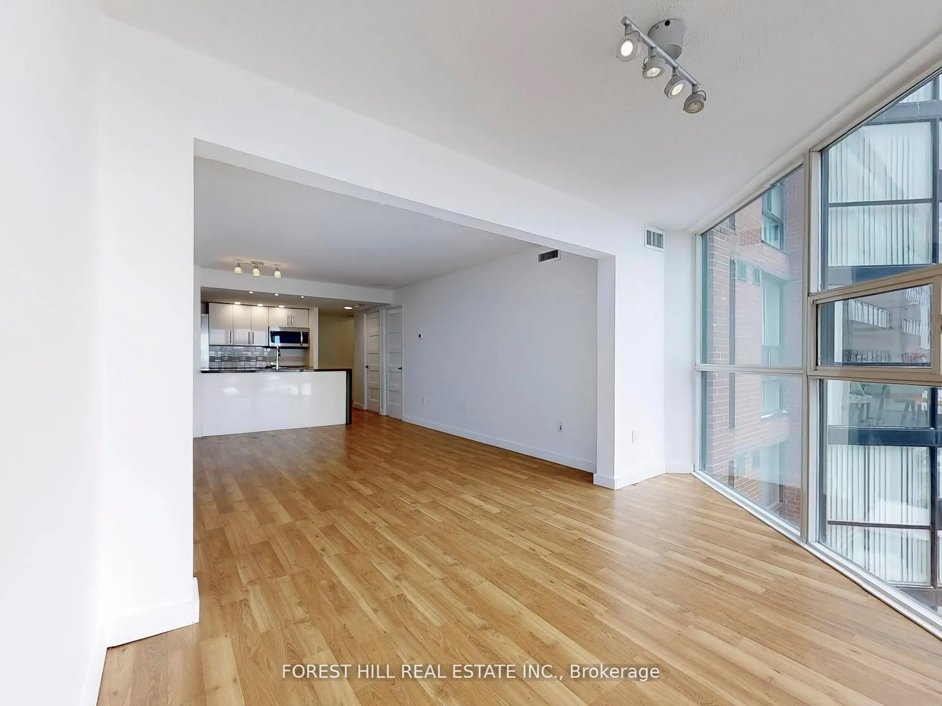 725 King Street W, #901