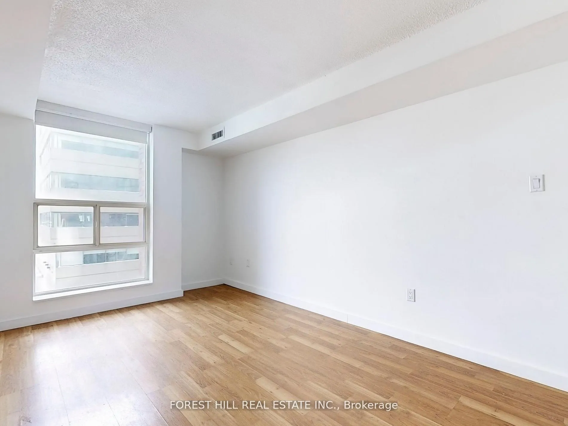 725 King Street W, #901