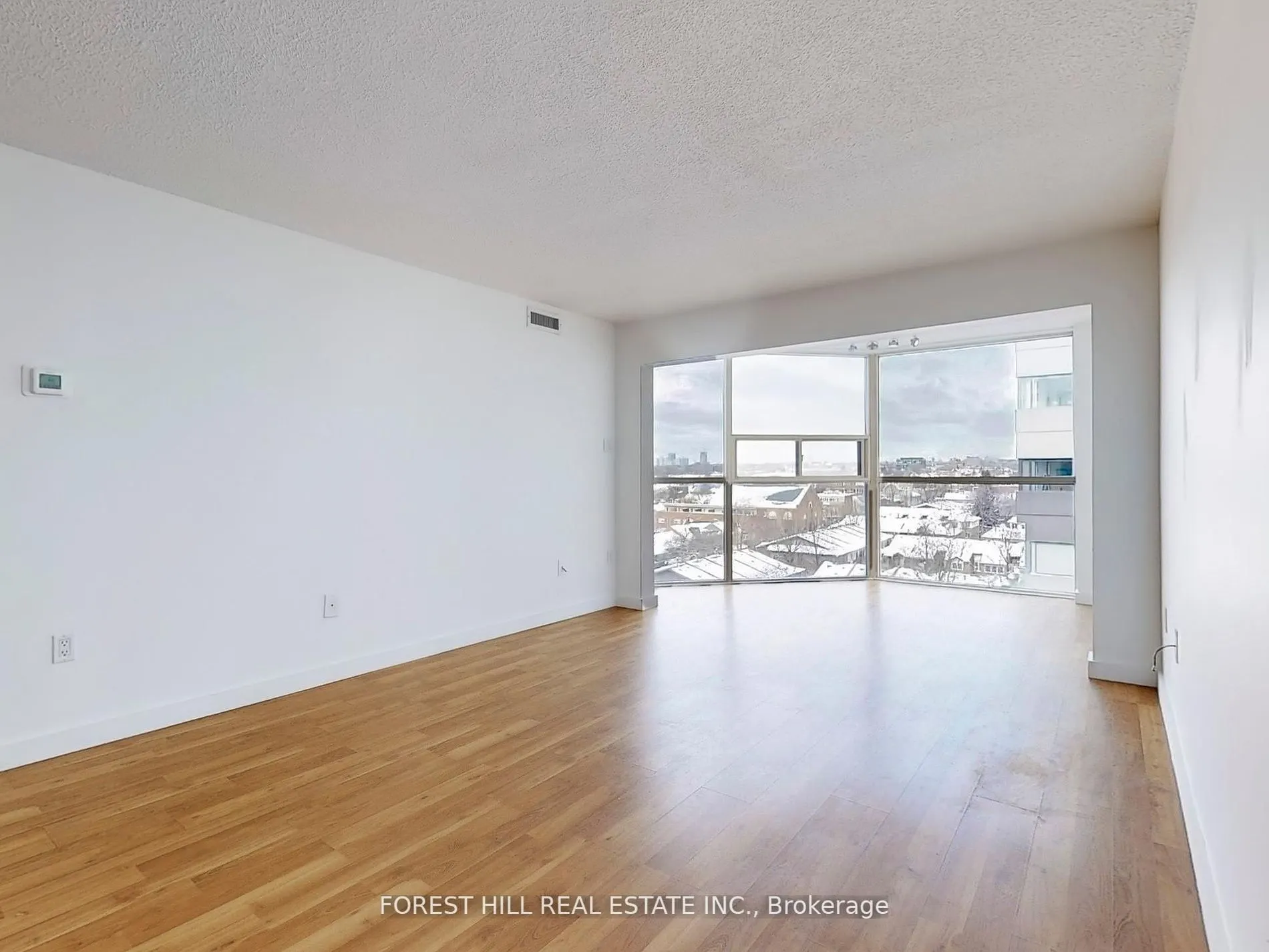 725 King Street W, #901
