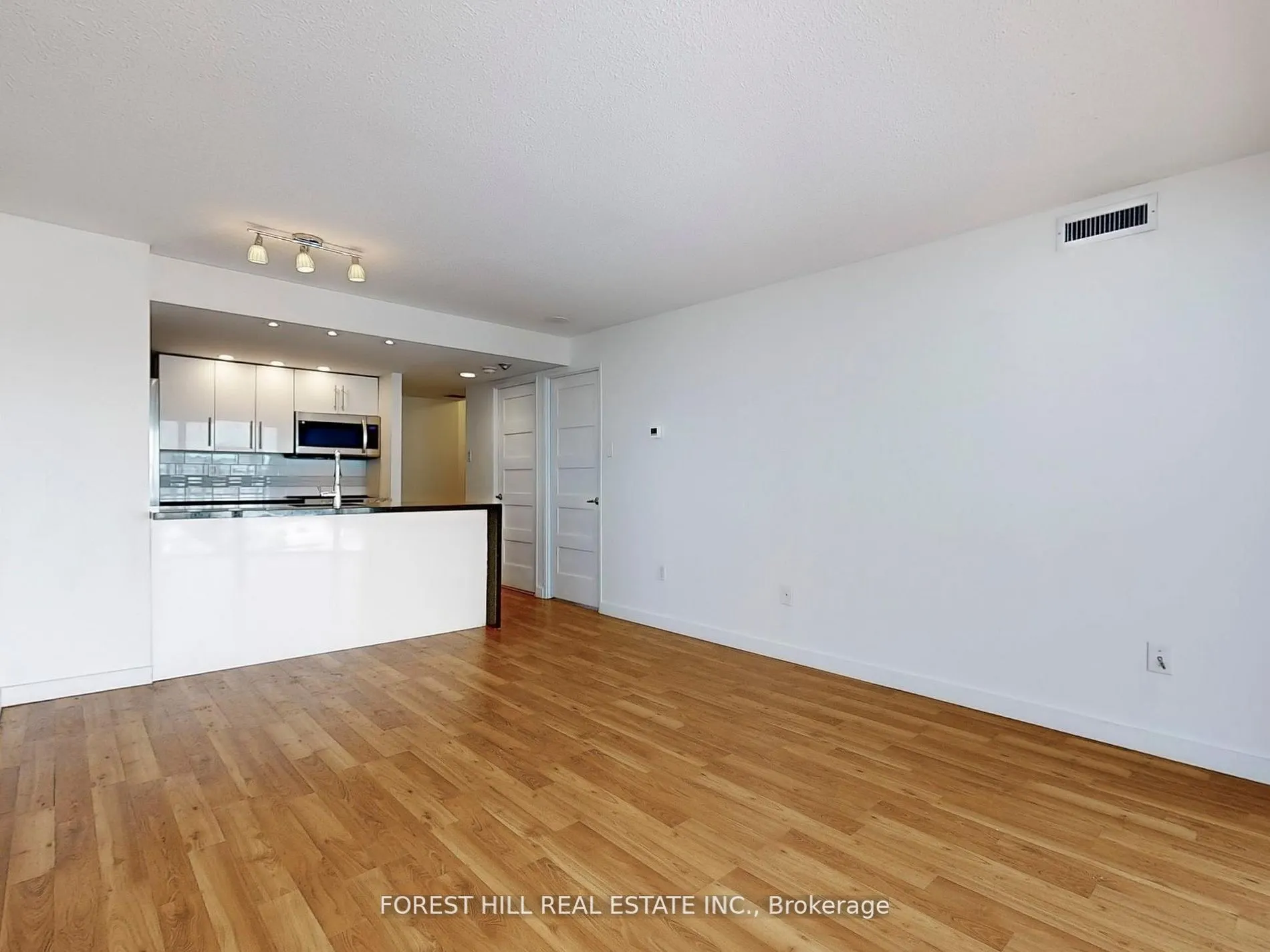 725 King Street W, #901