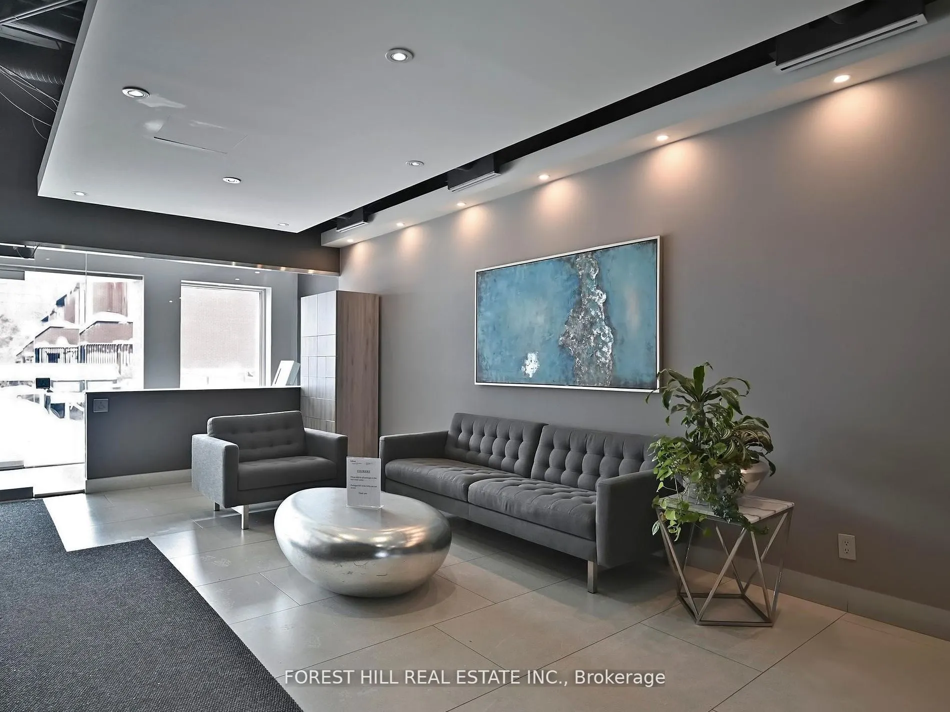 725 King Street W, #901