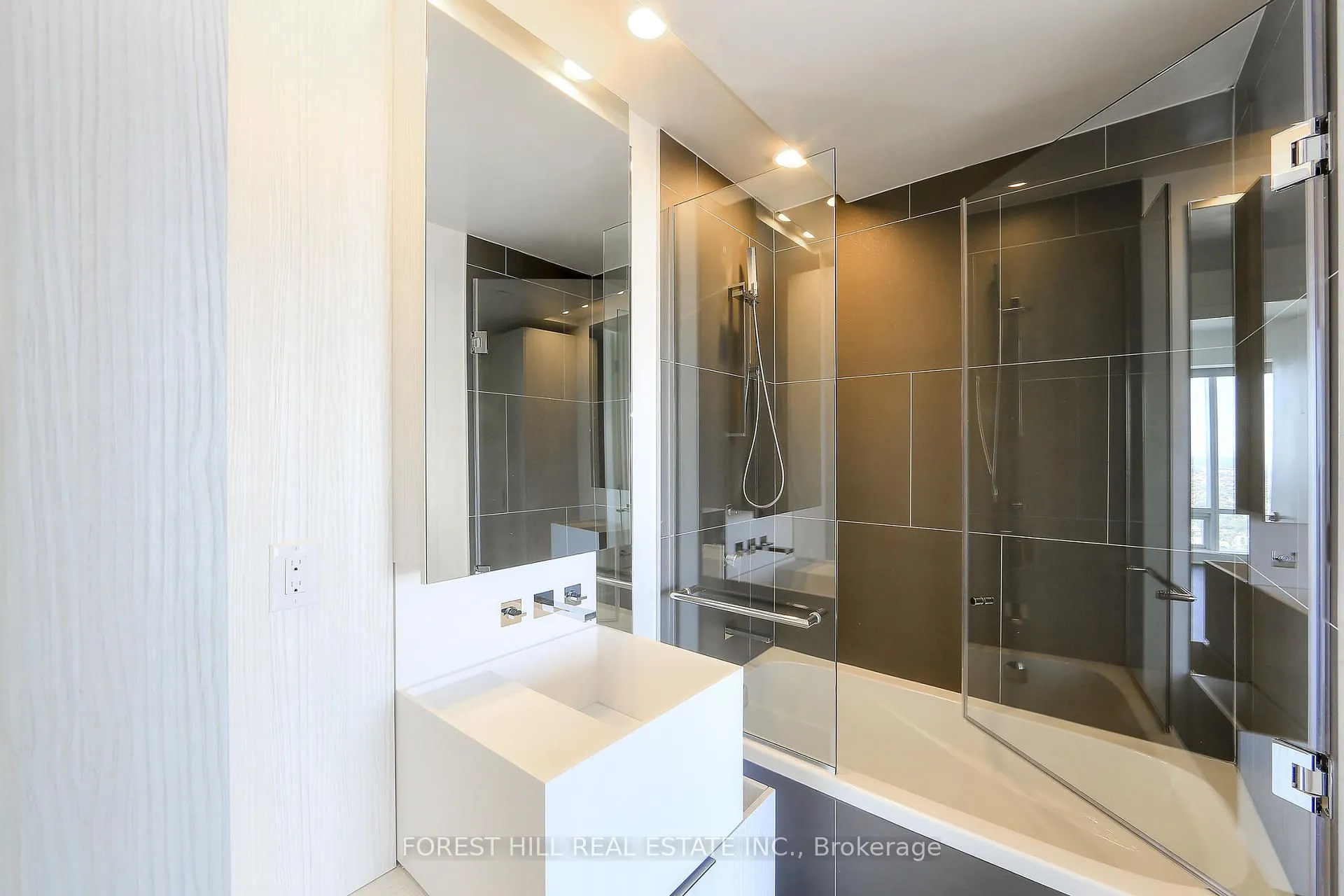 1 Bloor Street E, #6508