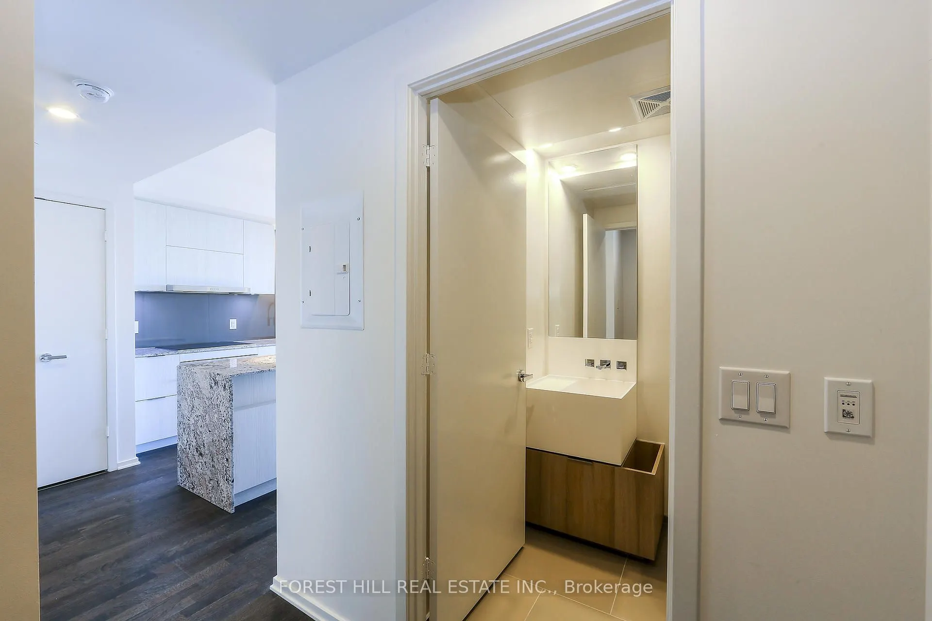 1 Bloor Street E, #6508
