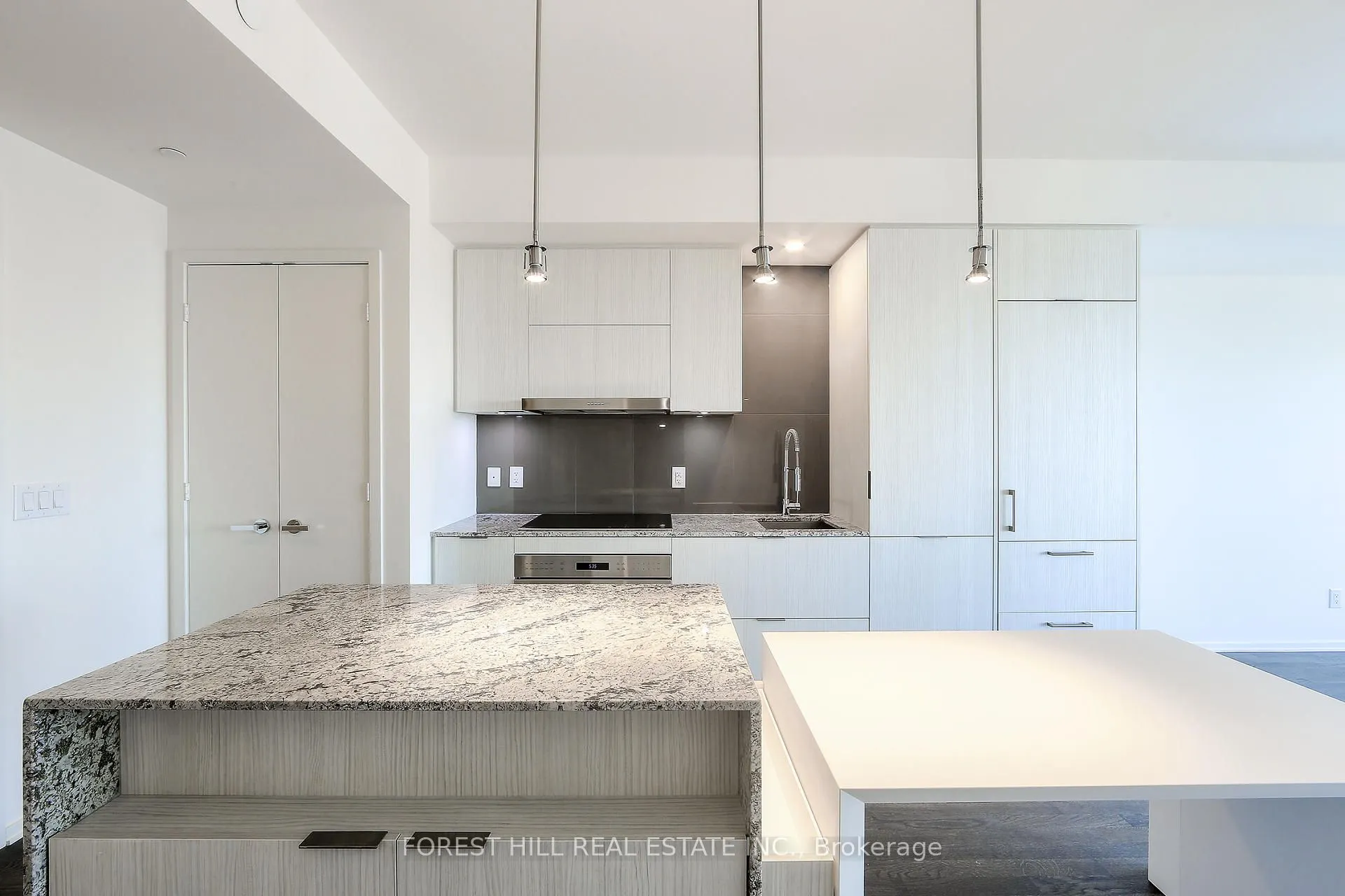 1 Bloor Street E, #6508