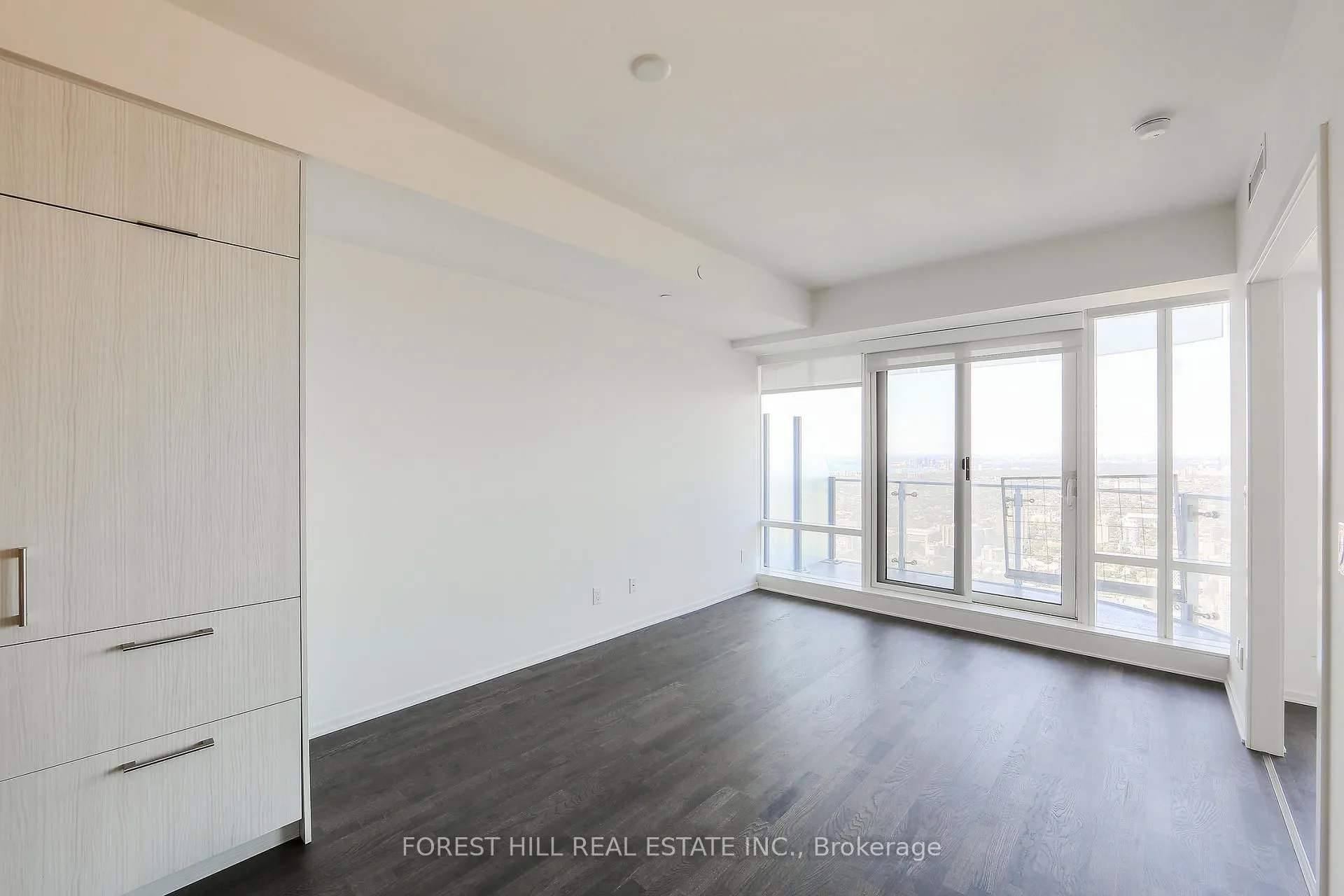 1 Bloor Street E, #6508