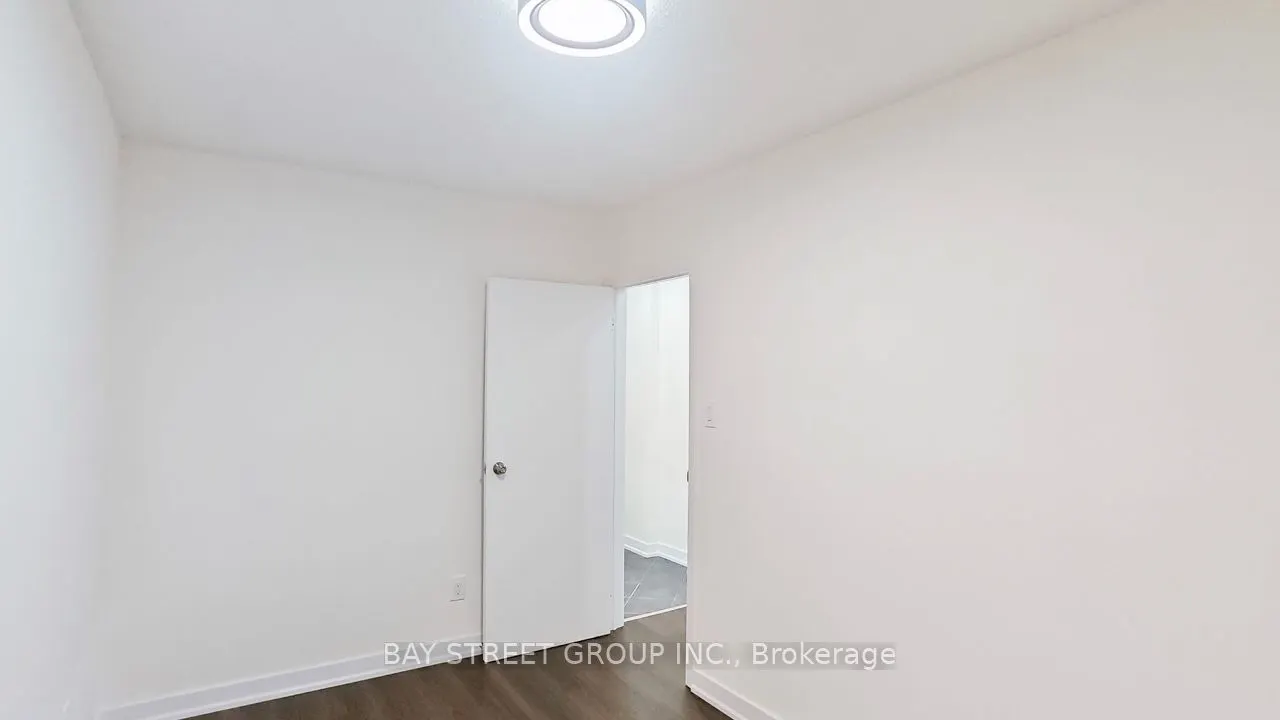 859 1/2 Bathurst Street, #Upper