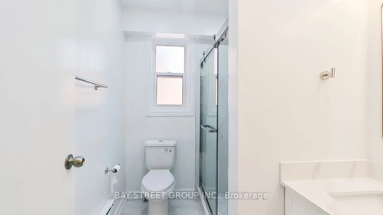 859 1/2 Bathurst Street, #Upper