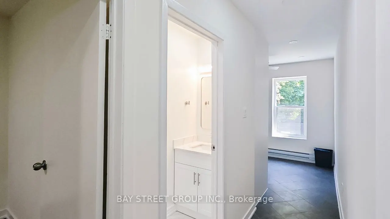 859 1/2 Bathurst Street, #Upper