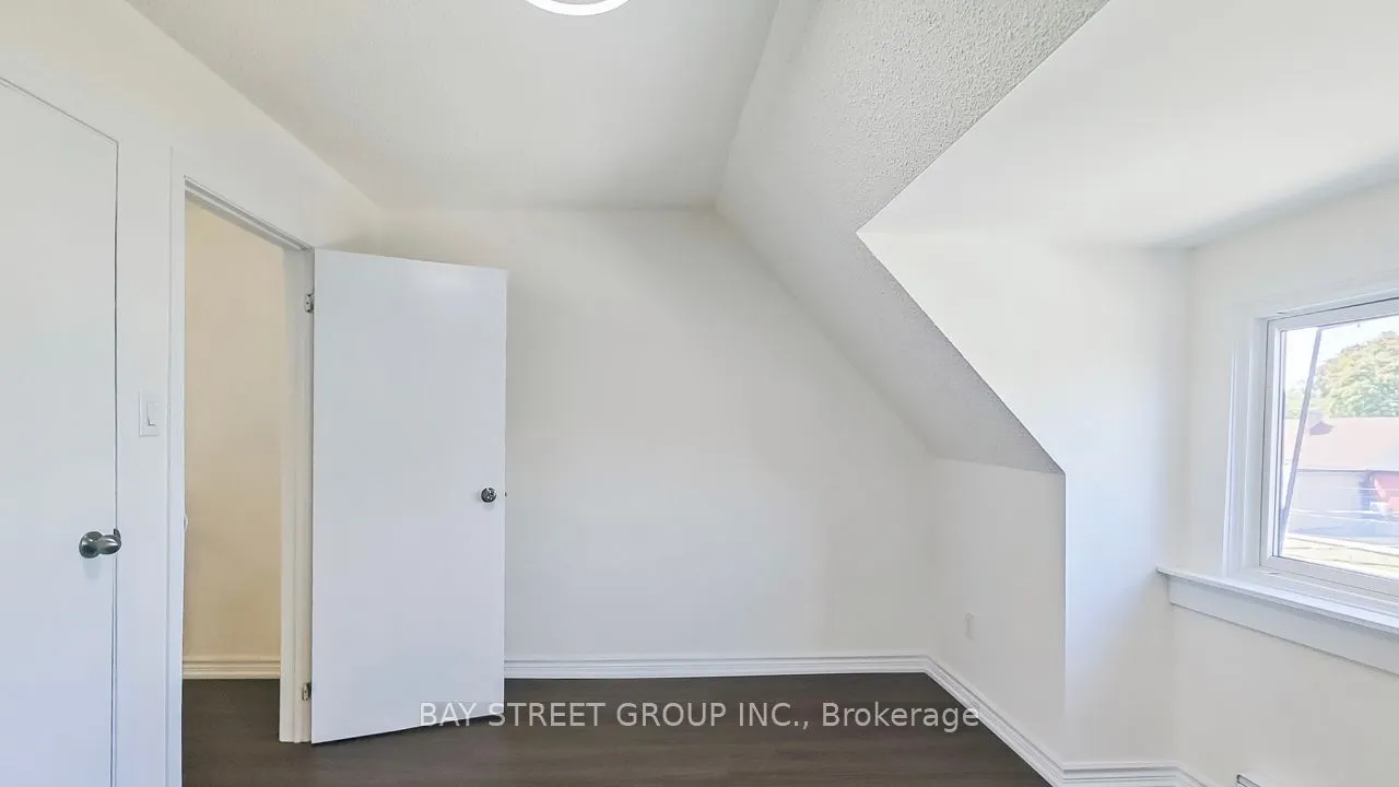 859 1/2 Bathurst Street, #Upper