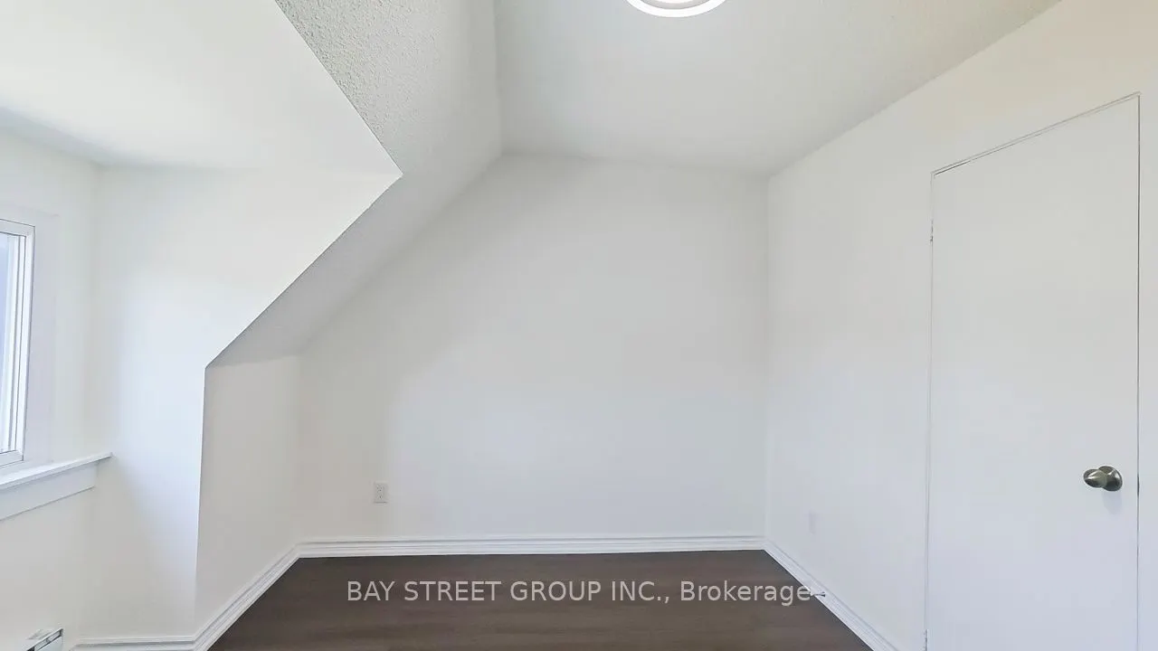 859 1/2 Bathurst Street, #Upper