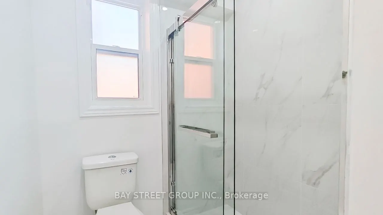 859 1/2 Bathurst Street, #Upper