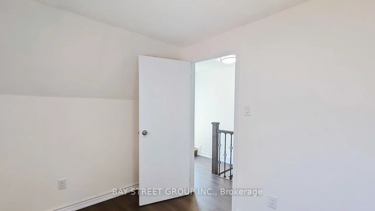 859 1/2 Bathurst Street, #Upper