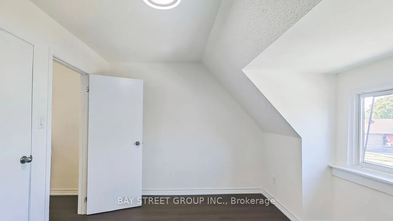 859 1/2 Bathurst Street, #Upper